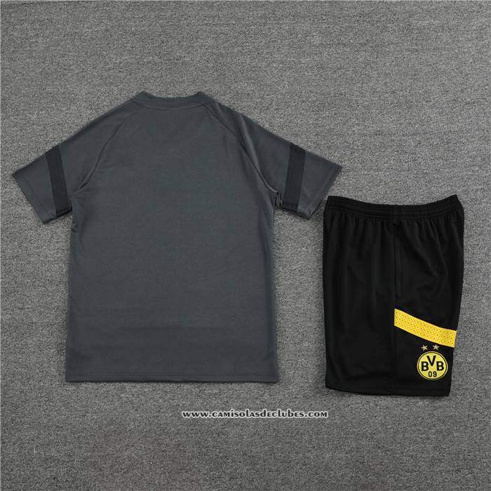 Fato de Treino
 Dortmund
 2022-2023 Manga Curta
 Cinza
 - Calcas Curta
